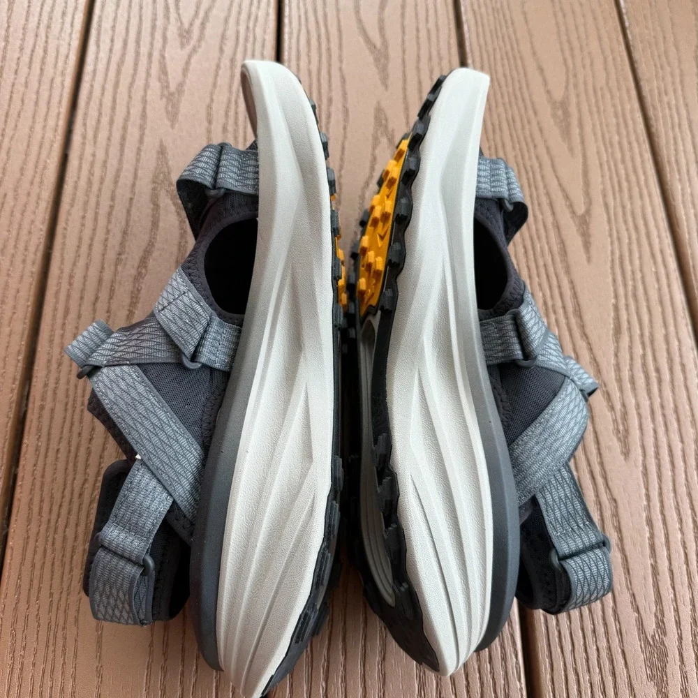 Teva Aventrail R2T Black/Sunflower Trail Running Sandal Mens US Size 11 New